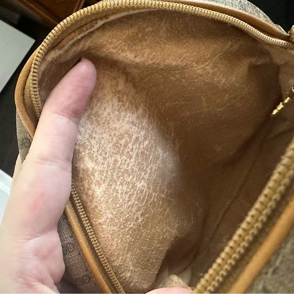 Authentic Vintage Gucci InterlockingGG Monogram Circle Canteen Crossbody Bag - Picture 13 of 13